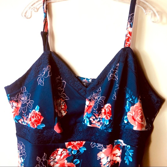 TORRID NWOT Navy floral print peplum tank top. - Picture 3 of 10